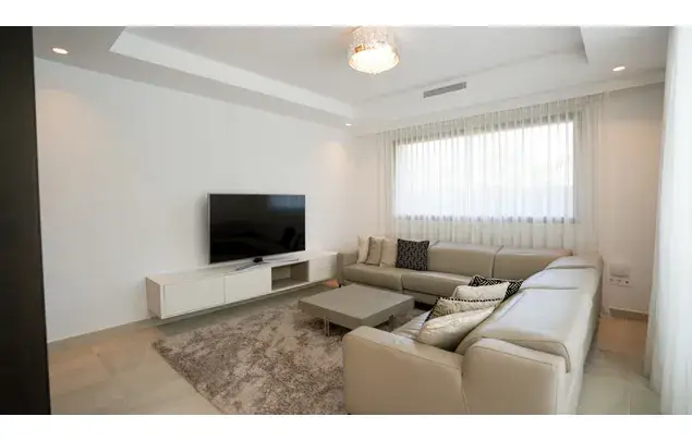 Villa de Lujo 5 Dormitorios Estepona Alquiler Largo Plazo