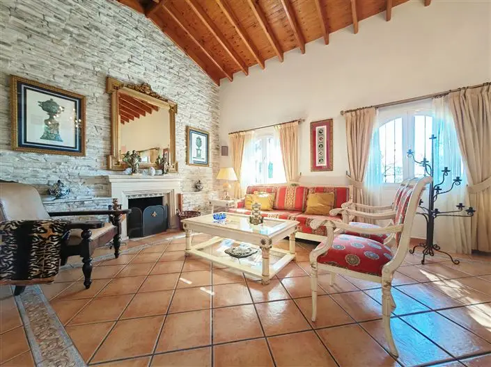 Villa en Venta Marbesa 4 Dormitorios Piscina Privada Jardin