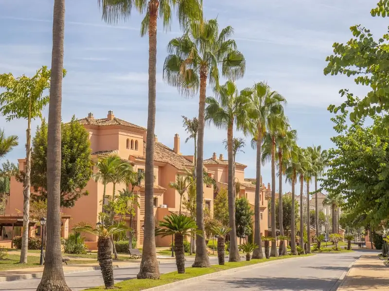 Apartamento de Lujo en Guadalmansa Estepona con Acceso a la Playa