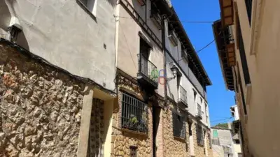 Casa adosada reformada en Pastrana con 4 dormitorios