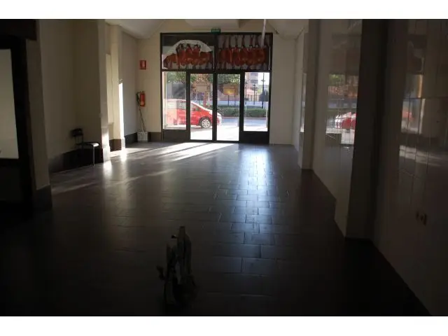 Local Comercial Acondicionado con Amplio Almac
