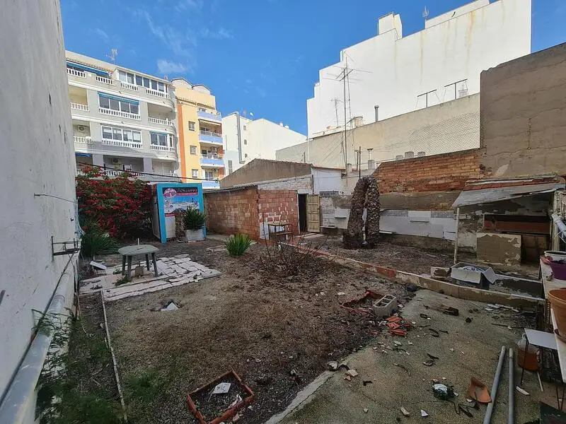 Solar Urbano 220m² Torrevieja 5 Plantas - Oportunidad Inversion
