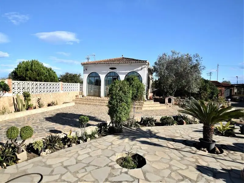 Villa en Oliva con Piscina y Jardin cerca de la Playa