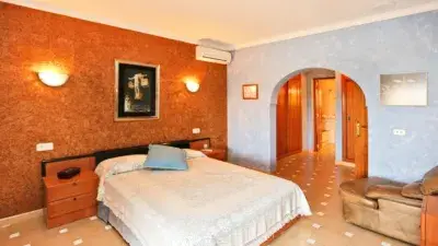 Villa en Santa Ponça con Piscina y Vistas al Mar