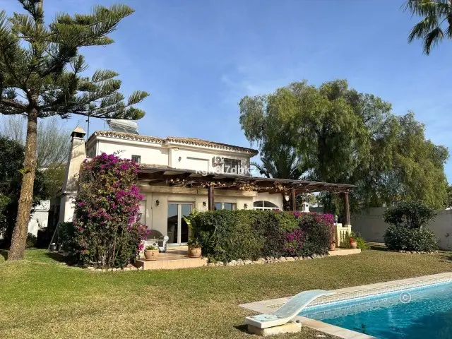 Casa Villa 5 Dormitorios Calahonda Piscina Jardin Vistas Mar