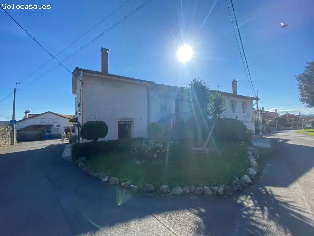 Adosados en Castillo: Casa Reformada y Otra para Reformar
