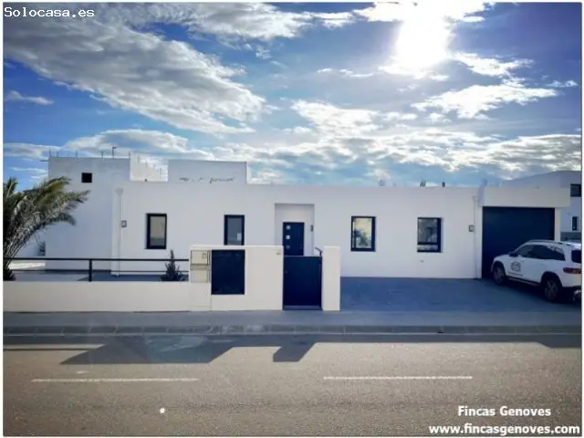 Villa Moderna en Planta Baja con Piscina Privada en Empuriabrava