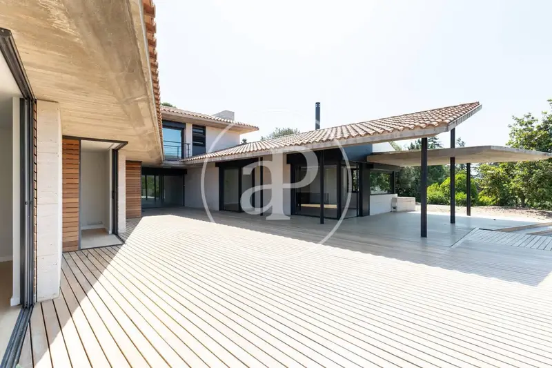 Chalet de Lujo en Matadepera con Piscina y Vistas Espectaculares