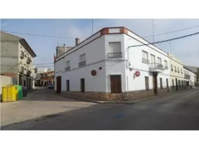 Casa en Villarrobledo con Cochera y Patio Grande