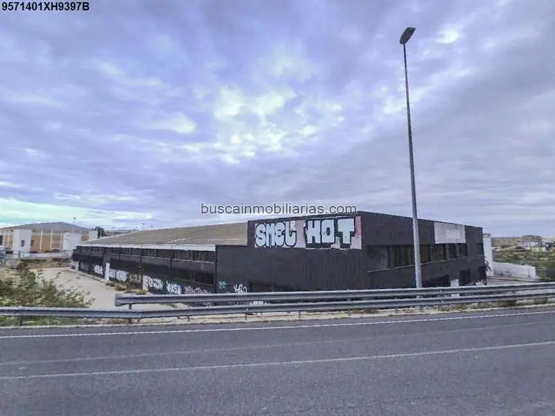 Parcela Industrial en Venta Elche 6700m2 Nave 3024m2