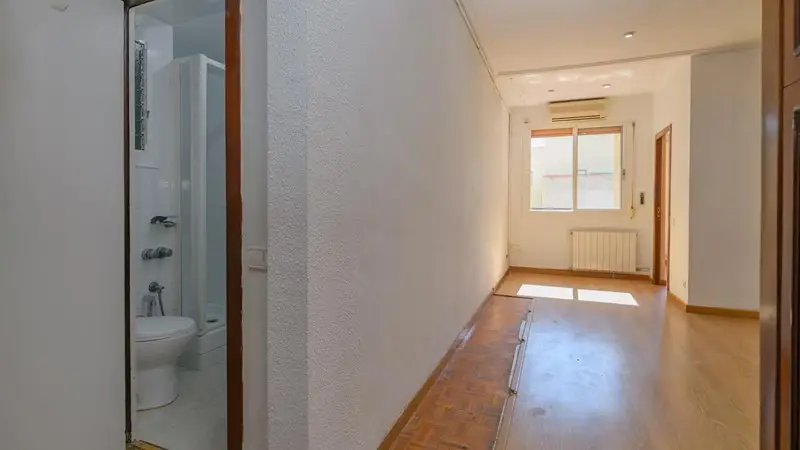 Piso 70m2 Sant Antoni Barcelona A Reformar 3 Habitaciones