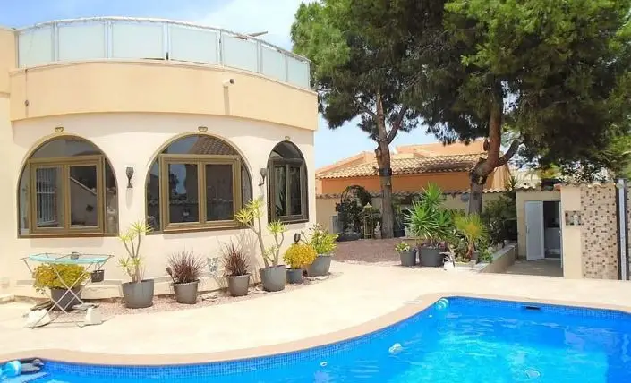 Villa de 5 Dormitorios en Orihuela Costa