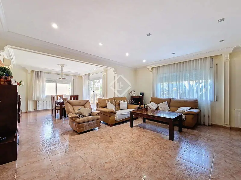 Chalet en venta 4 habitaciones 3 banos piscina jardin Cunit