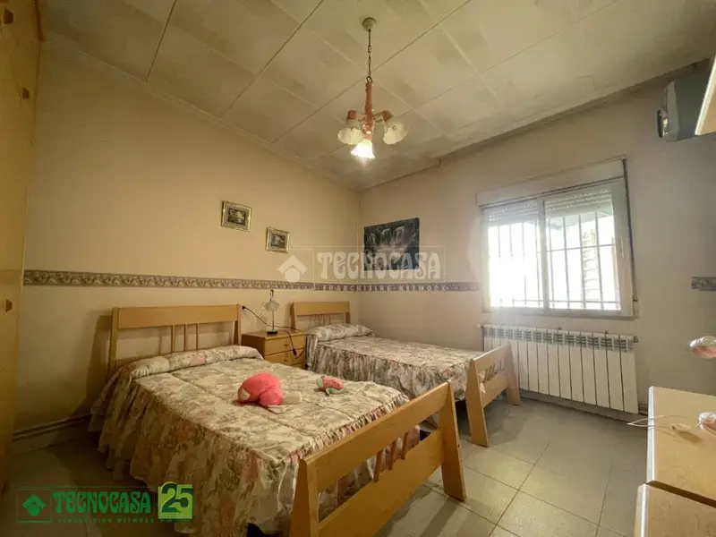 Casa en Venta en Lillo 146m2 3 Dormitorios Patio Garaje