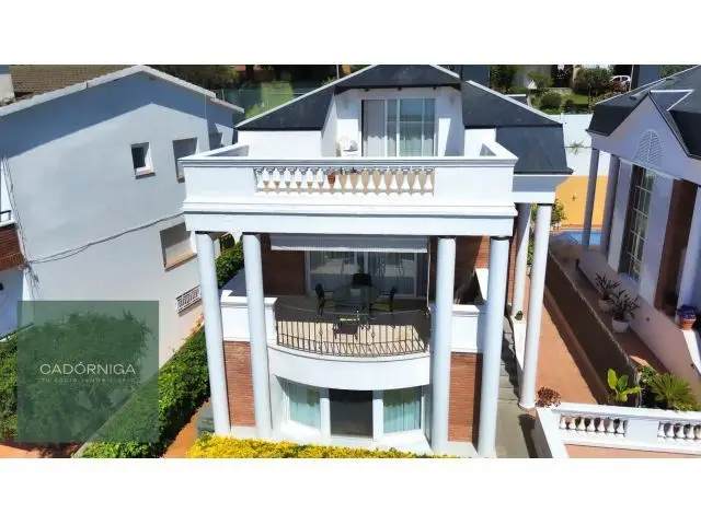 Casa en El Masnou con Vistas al Mar Piscina Privada y 4 Plantas