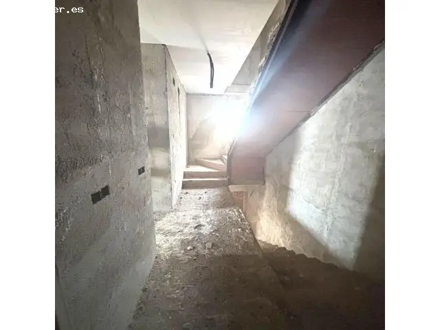 Casa Esquinera para Reformar en Brenes