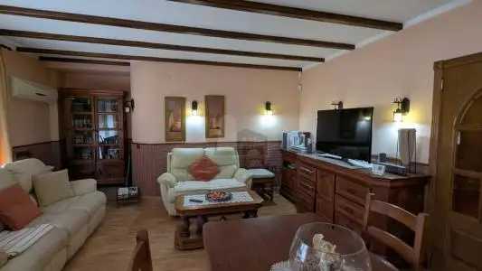 Chalet en Venta en Almenara: 3 Dormitorios, Terraza y Vistas Panor	micas