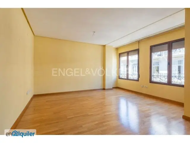 Alquiler Piso 5 habitaciones Eixample Trastero Ascensor
