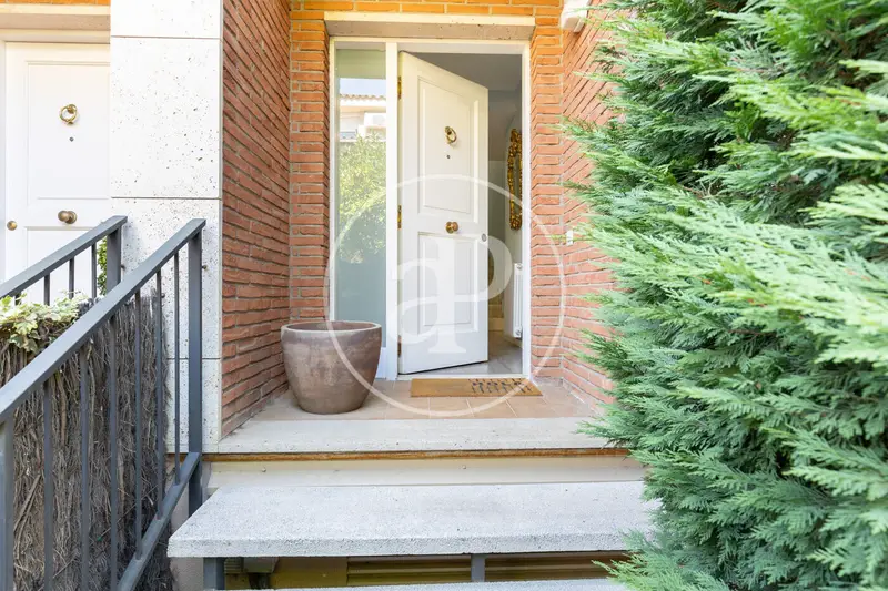Casa en Venta Mira Sol Reformada 245m2 Jardin 230m2