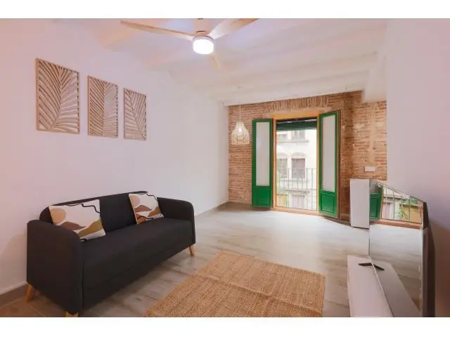 Piso Reformado con Ascensor Cerca de Sant Antoni