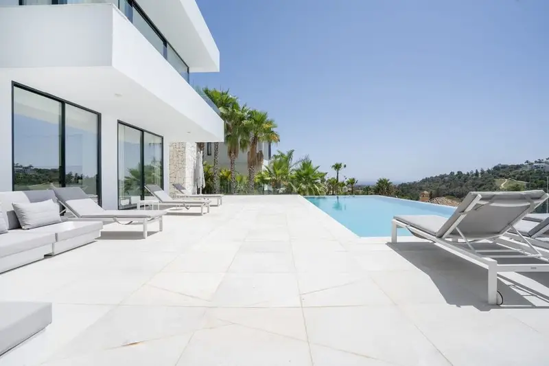 Villa de Lujo en Benahavis con Vistas Panor	micas