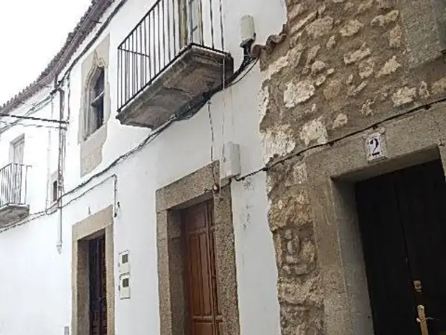 Casa Adosada en Extremadura para Inversores - Sin Posesi	ón