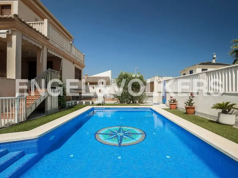 Chalet en Cullera con Piscina y Barbacoa Cerca de la Playa