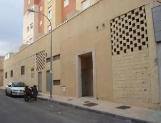 Local 100m2 Gangosa Almeria con Garaje
