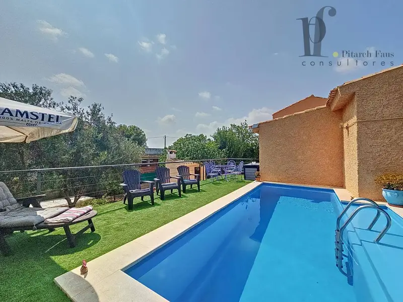 Chalet en venta en La Pobla de Vallbona Valencia