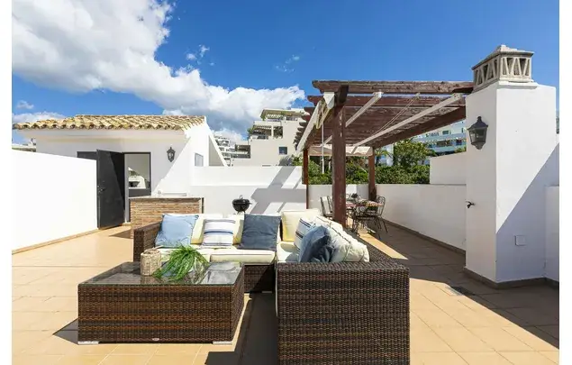 Alquiler Apartamento 2 Dormitorios Benahavís 87m² Las Encinas