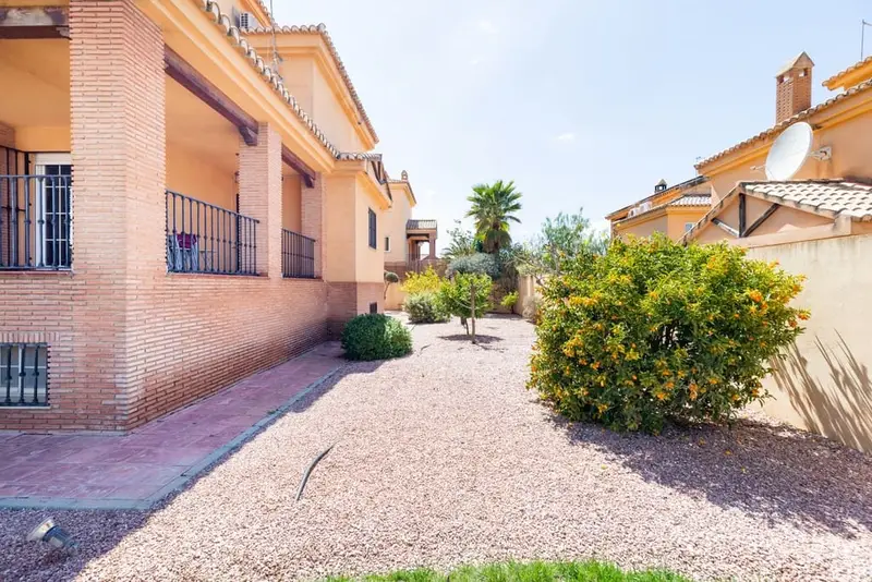 Chalet en Venta Las Cañadas del Parque Granada 5 Dormitorios Piscina