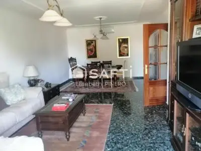 Vivienda con Bar y Garaje en Funcionamiento