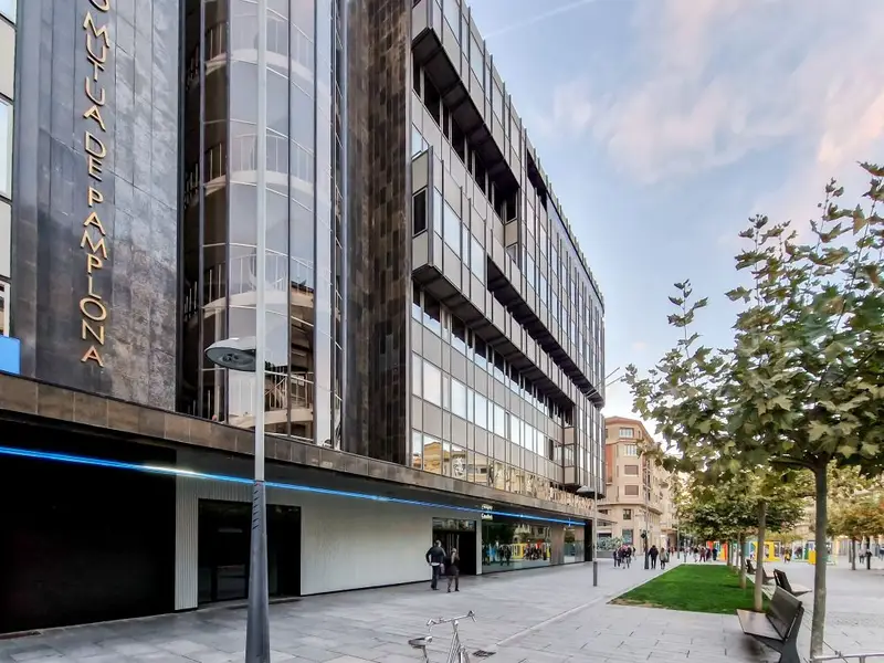 Local en Venta en Pamplona Avda Carlos III El Noble
