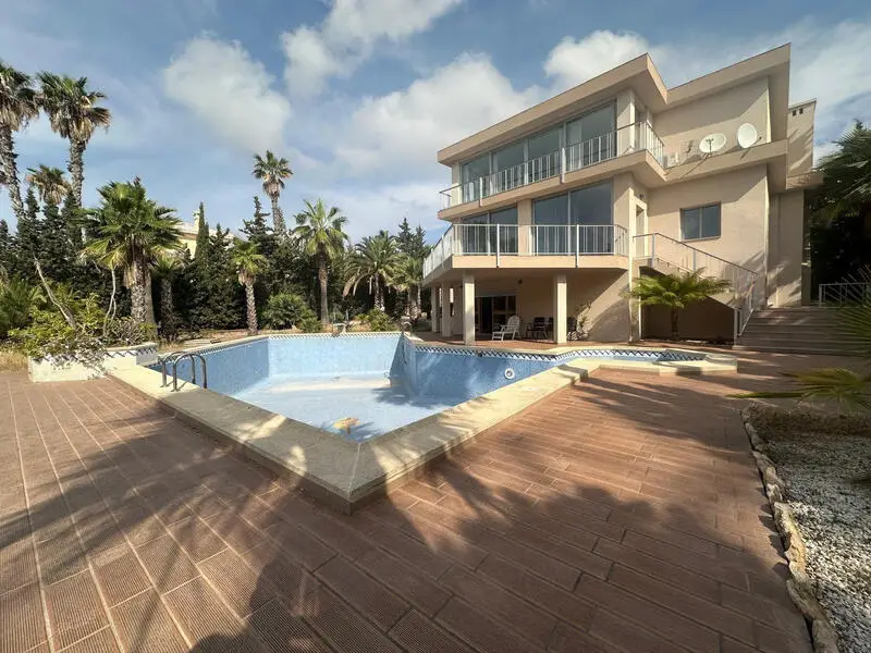 Villa de Lujo en Ciudad Quesada 3 Plantas Piscina Privada