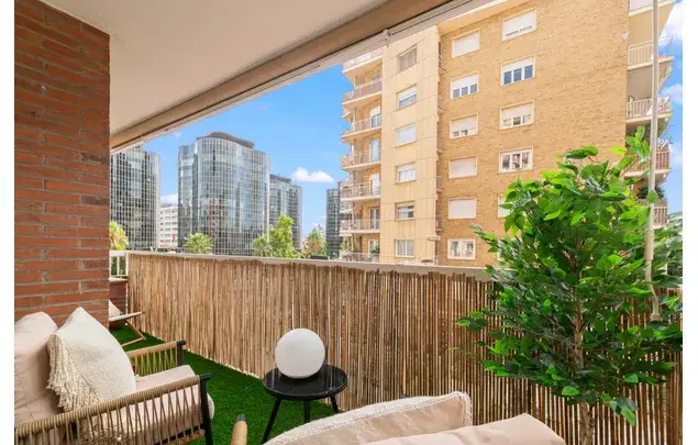 Habitacion 85m2 Gran Via Carles III Barcelona