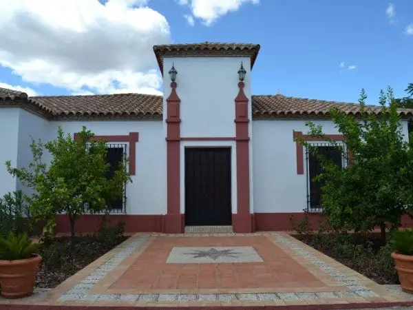 Venta Casa Rústica con Patio y Piscina en Posadas
