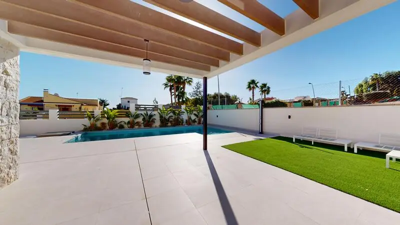 Villa en Venta en La Zenia, Alicante