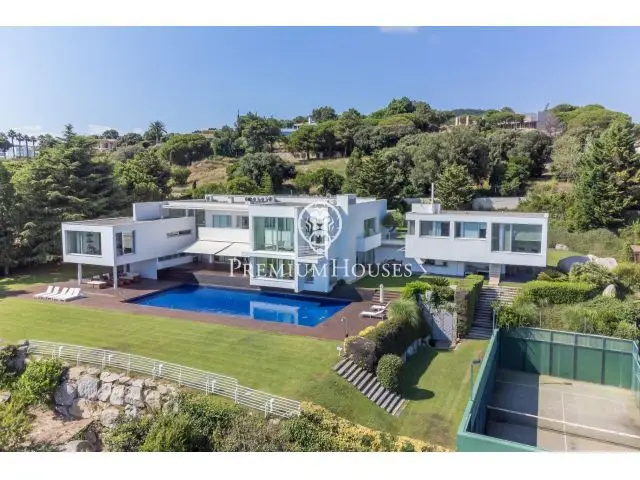 Villa de Lujo con Vistas al Mar en Supermaresme