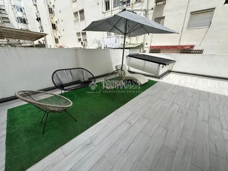 Piso Reformado con Terraza Privada en Benimaclet