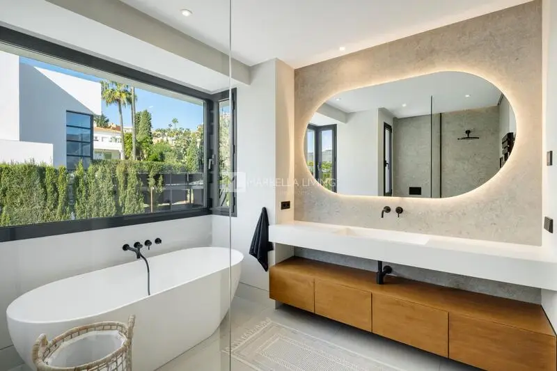 Villa de 5 Dormitorios en Nueva Andalucía
