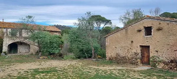 Masía Catalana en Vilajuïga Girona 38 90ha Rehabilitacion