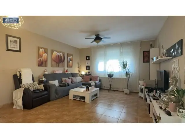 Inmobiliaria Arbeteta Vende Pareado De 3 Dormitorios En Zona Campo De Golf De Cabanillas Del Campo