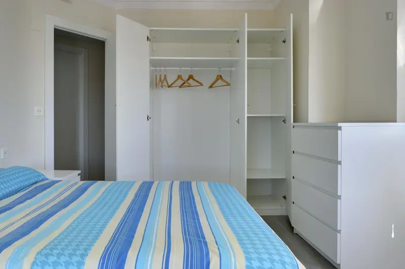Habitacion Doble con Balcon en Piso de 4 Habitaciones - Zaragoza