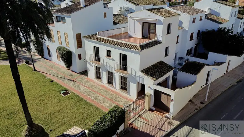Casa en Javea con Piscina 6 Dormitorios 3 Baños Cerca de la Playa