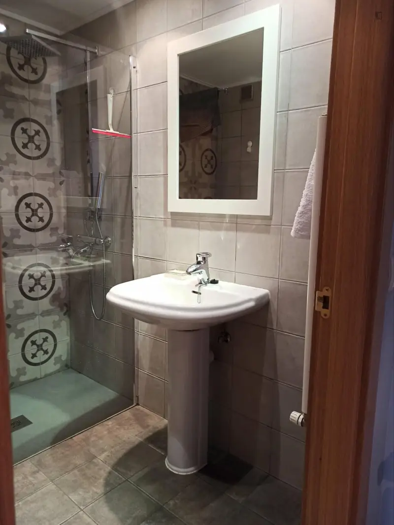 Estudio Moderno Cerca del Centro con Parking y Piscina