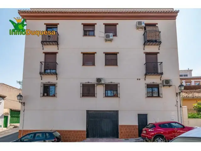 Primera Vivienda La Zubia: Piso con Patio, Garaje y Trastero