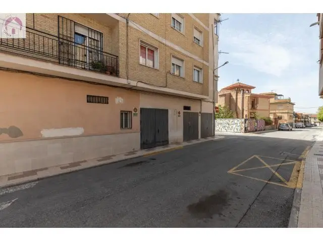 Apartamento 3 Garajes Local Comercial en Maracena Gran Oportunidad Inversores