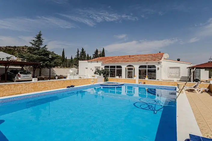 Villa en Venta Yecla 3 Dormitorios Piscina Garaje