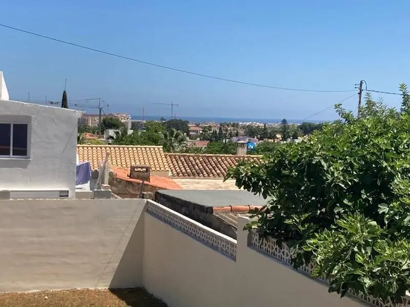 Villa en Denia con 4 Dormitorios y Vistas al Mar