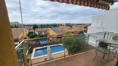 Casa Adosada en Sant Vicenç de Montalt con Piscina y Vistas al Mar